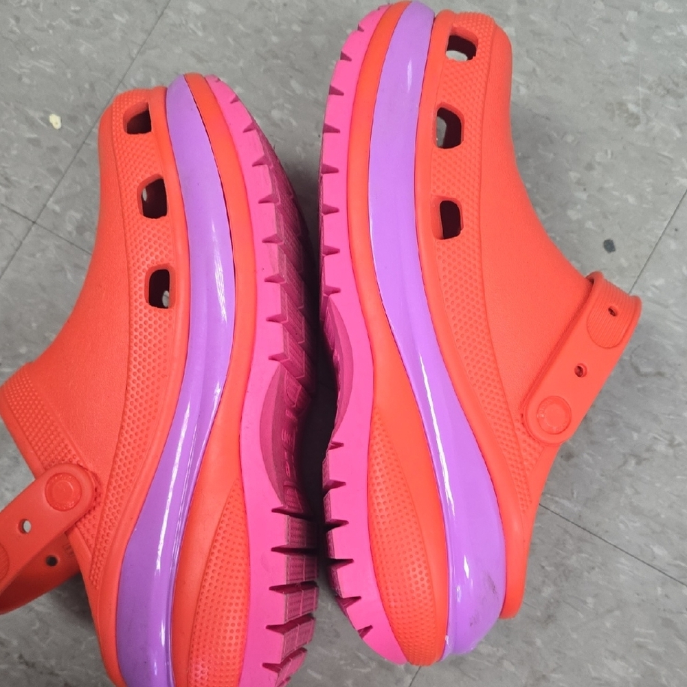 Crocs Size M8 W10 - Picture 4 of 5